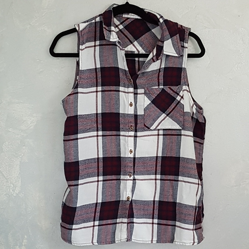 sleeveless shirt